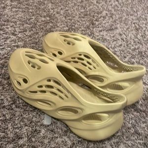 Yeezy Foam Runner Sulfur